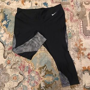 Capri Nike Athletic Pants